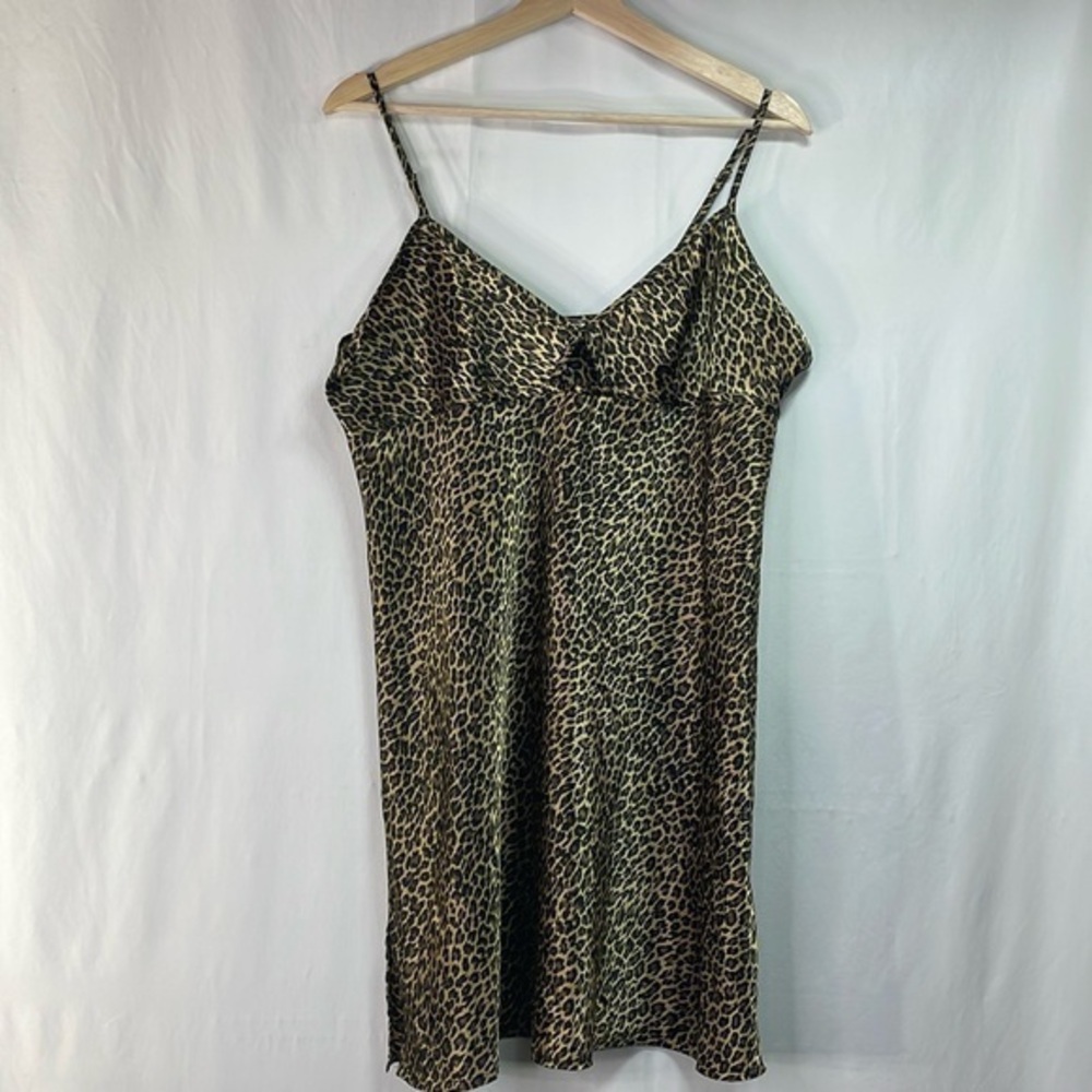 📺 Morgan Taylor, intimates animal print chemise slip